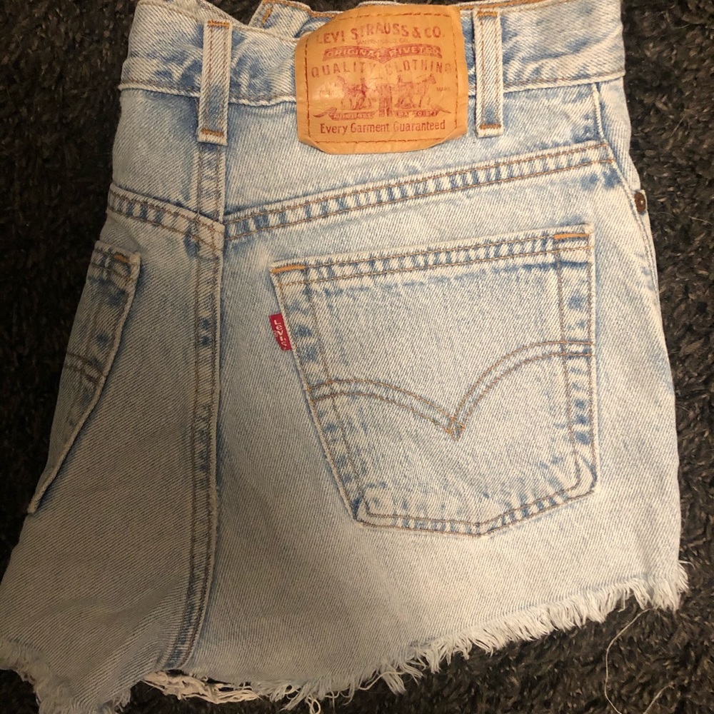 SOLD - Levi denim shorts - Picture 5 of 5
